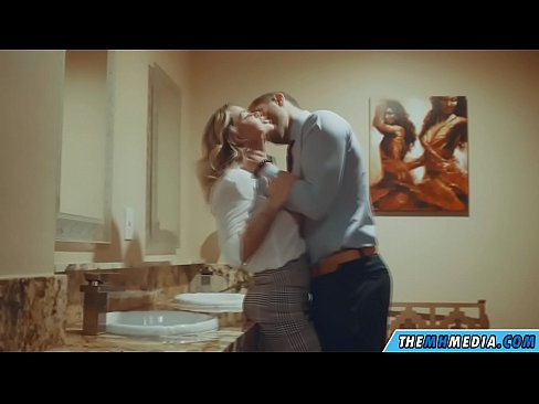 ❤️ Nigbati bilondi ti oyan ba tan ọ ni yara isinmi ti gbogbo eniyan ❌ ni% yo.xsexshop.ru